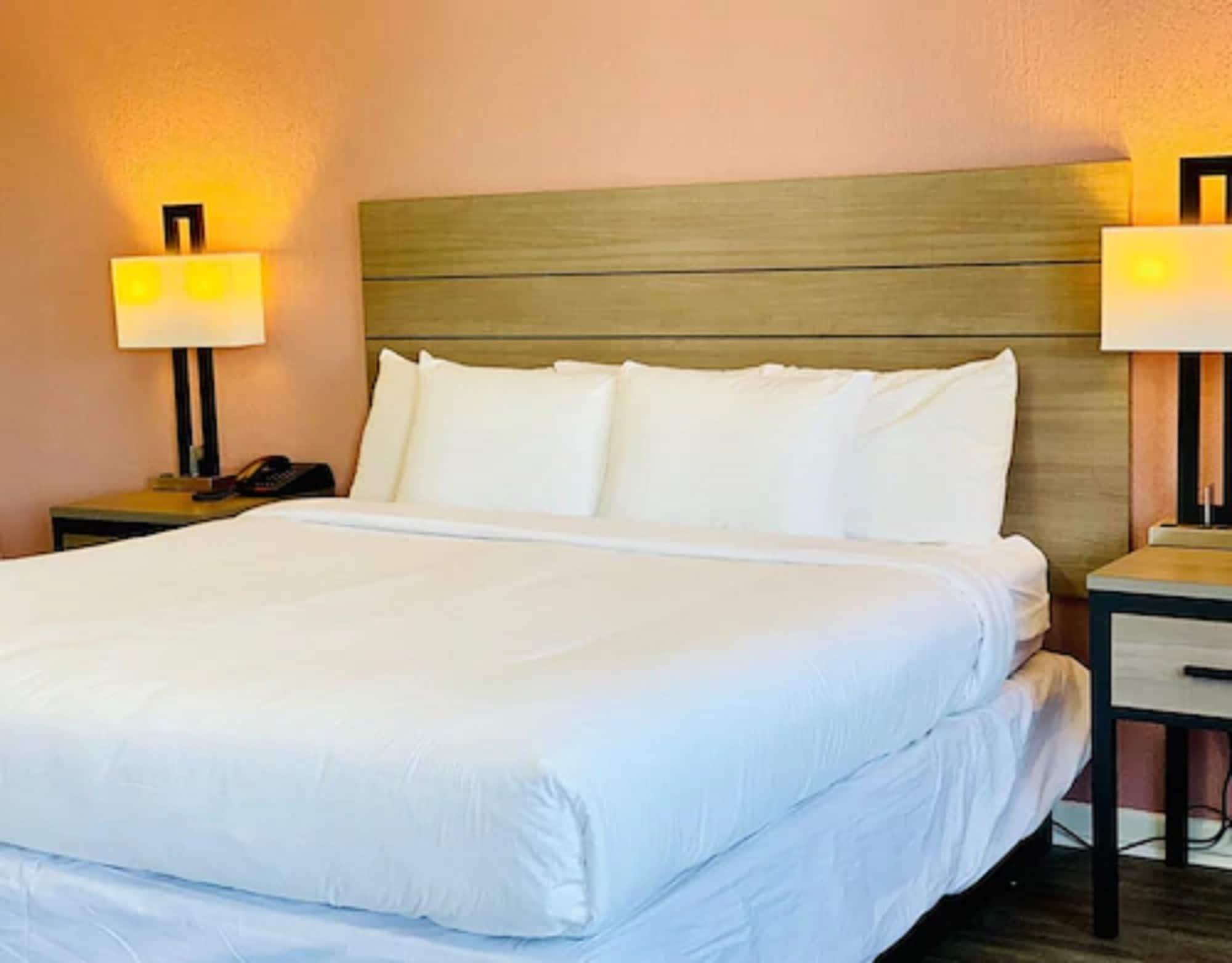 Econo Lodge Inn & Suites Абилин Экстерьер фото